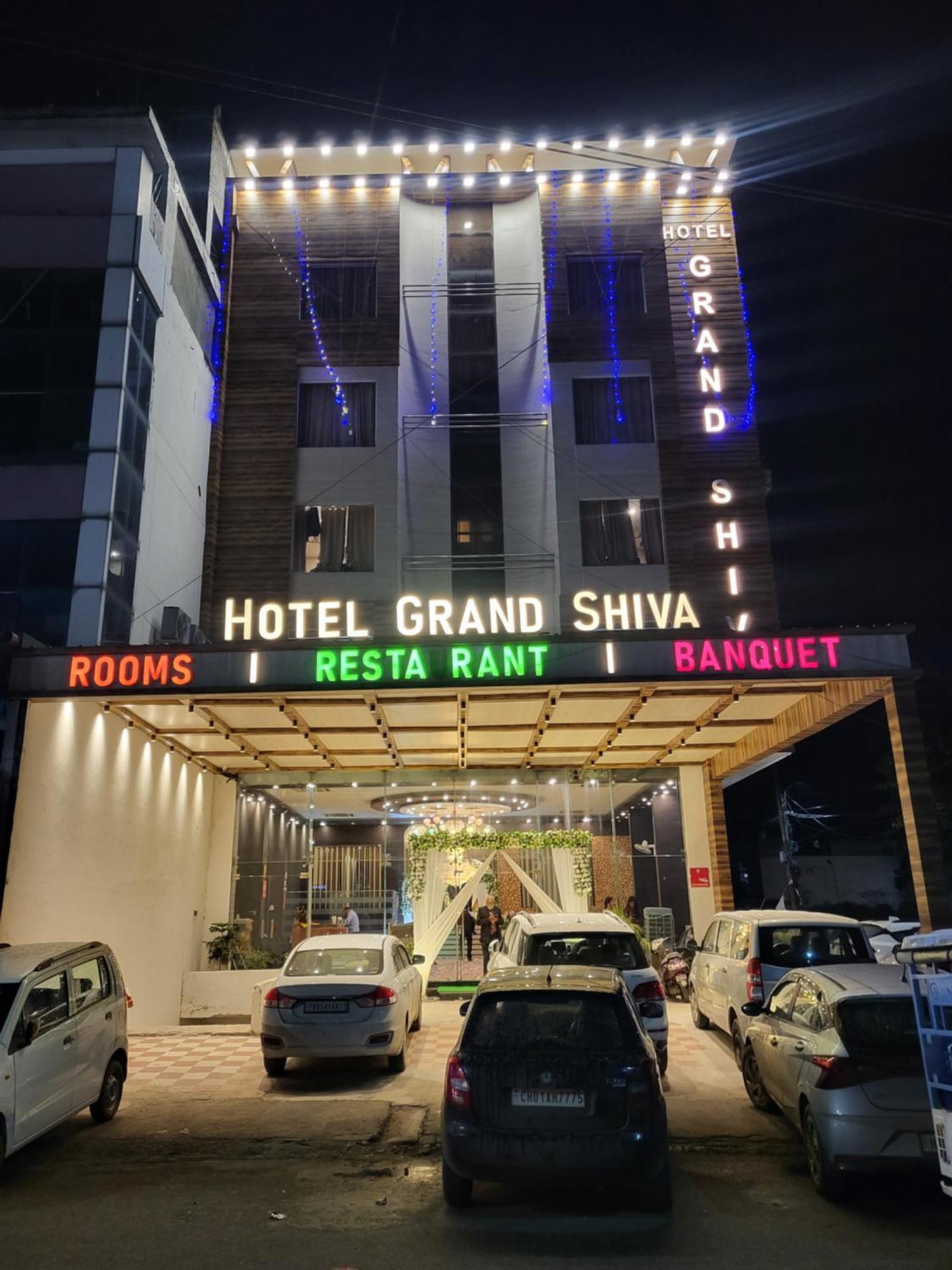Oaktel Hotel Grand Shiva Near Ganga Ghat Haridwār Zewnętrze zdjęcie
